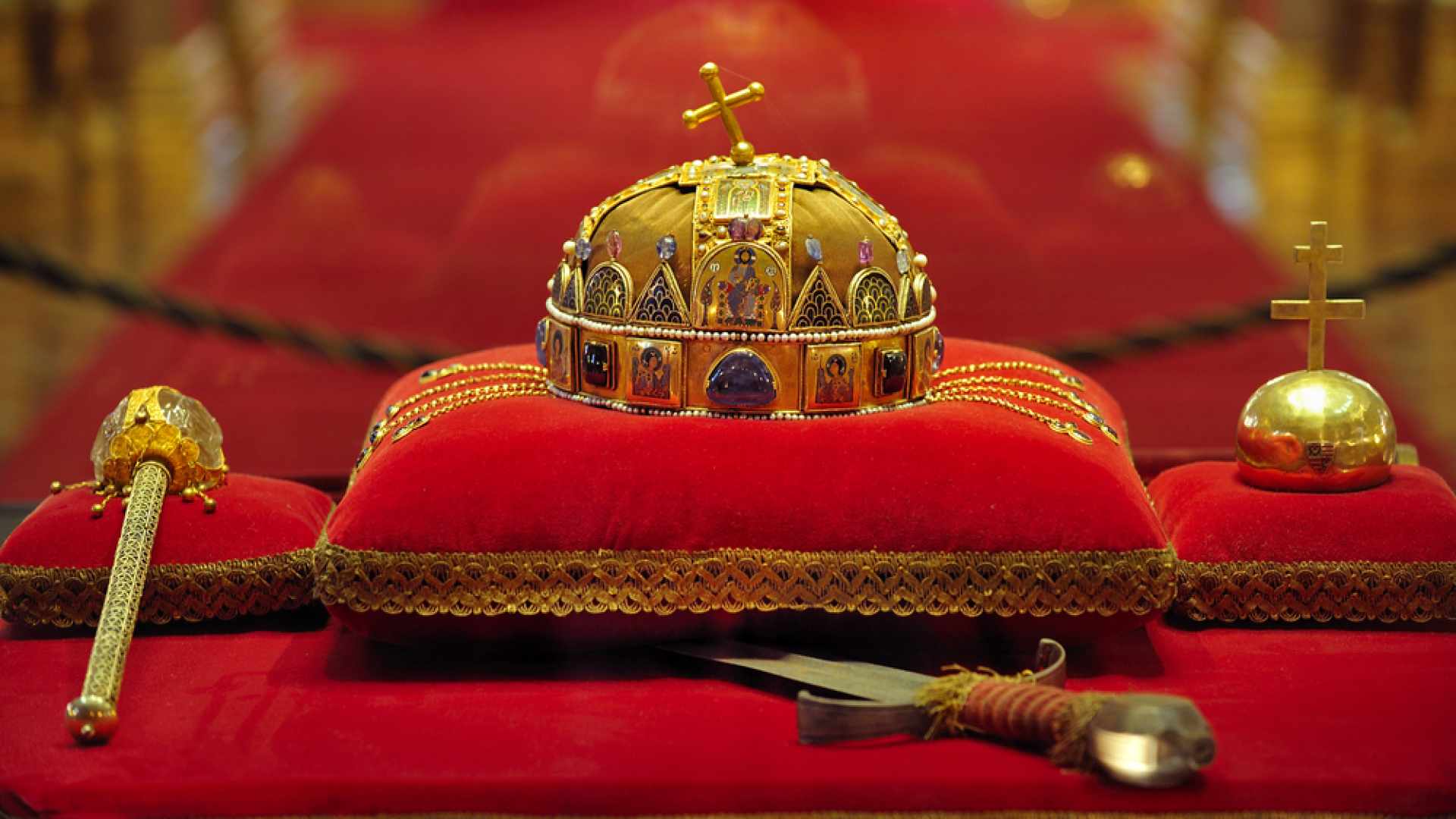 About Hungary - Hungary marks 45th anniversary of return of Holy Crown